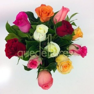 Bouquet de 12 rosas multicolor 
