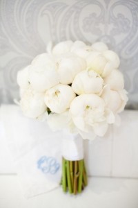 ramo novia peonias blancas