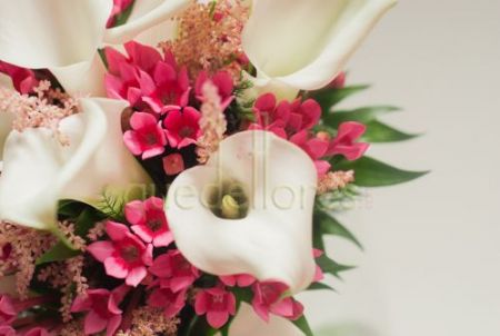 Bouquet de novia Calas y bouvardia